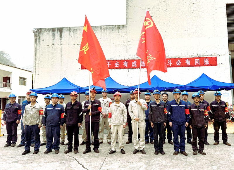 授旗仪式 (3)_副本.jpg