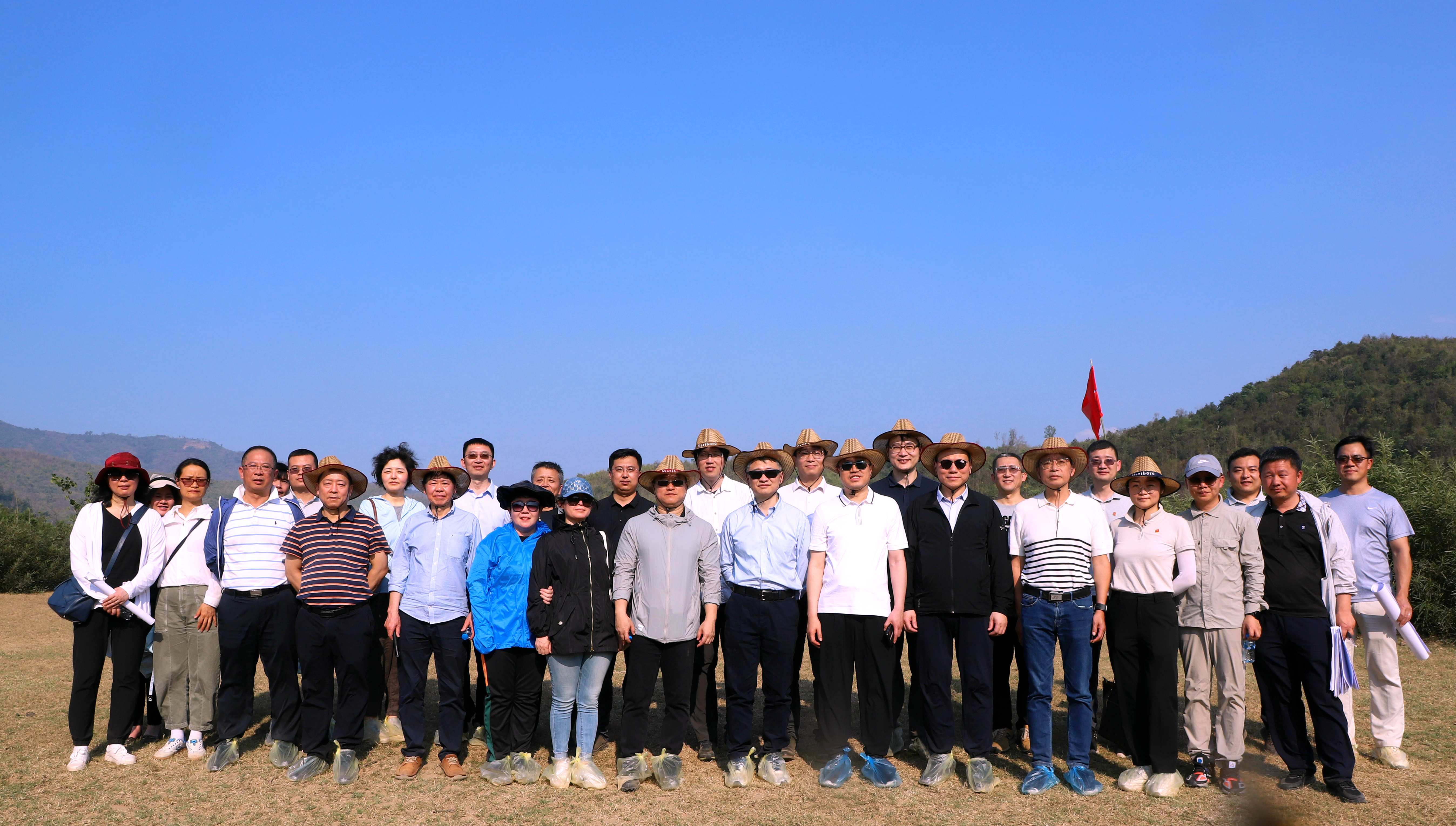 陶云鹏到北本项目坝址现场调研－2.jpg