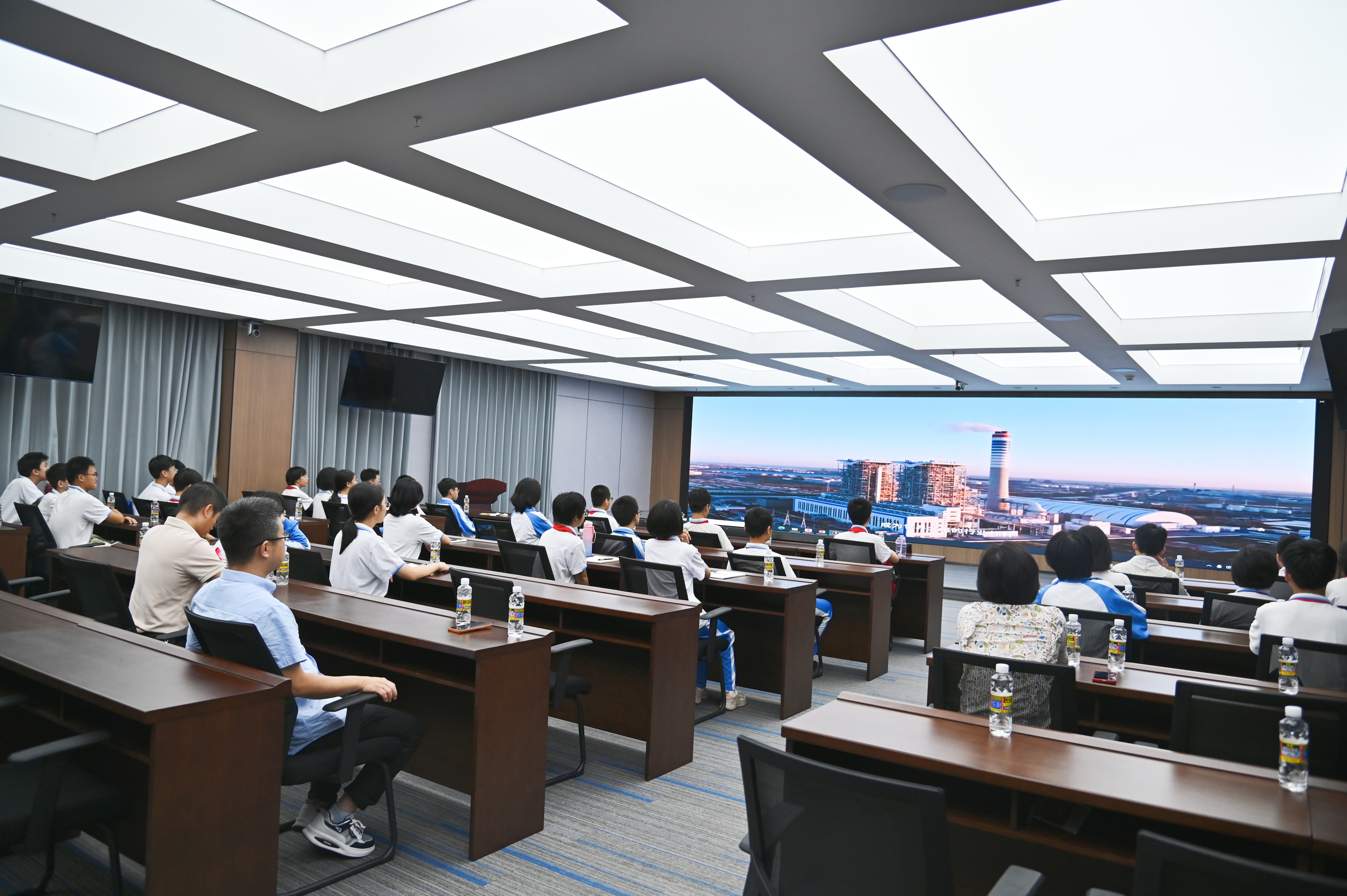 1716779154827016576.jpg 5.jpg